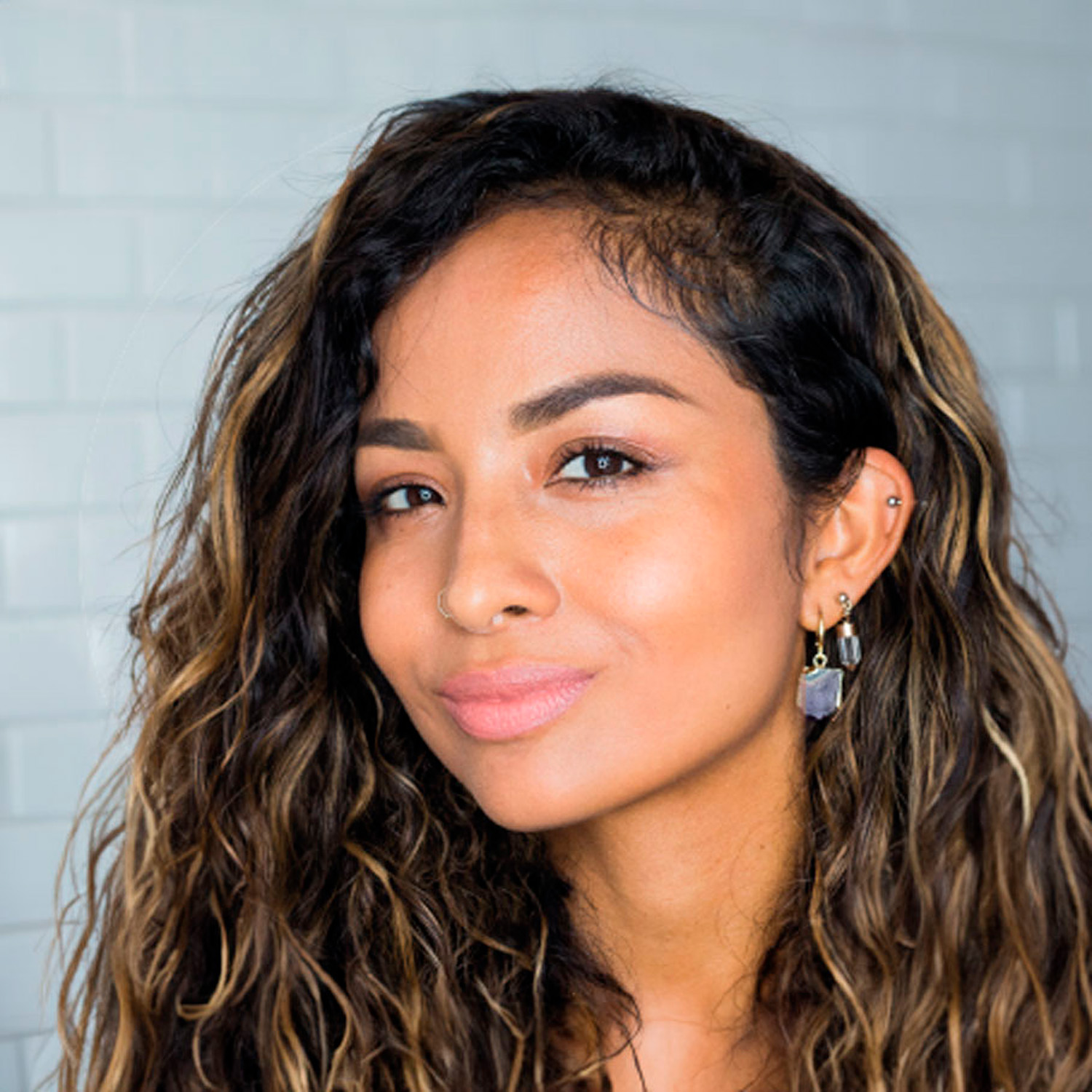 LIQUID FOUNDATION (MAQUILLAJE L&Iacute;QUIDO)